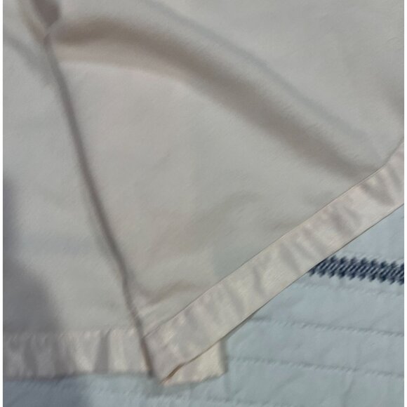 Vintage Barbizon Pink Satin Wrap Robe With Embroidered Floral Detail & Scalloped - Picture 13 of 16